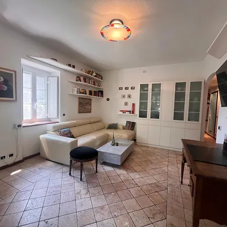 Appartamento Joivy Charming Near The With Garden Paraggi