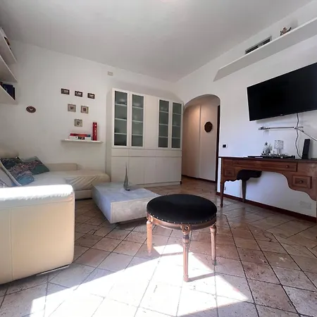 Apartman Joivy Charming Near The With Garden